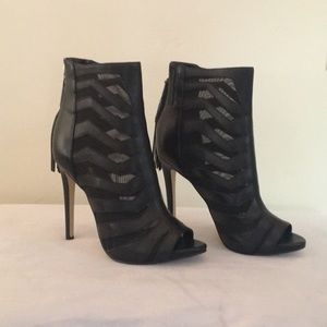 Guess heeled booties